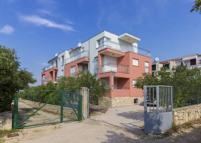 Apartments Miki & Roza