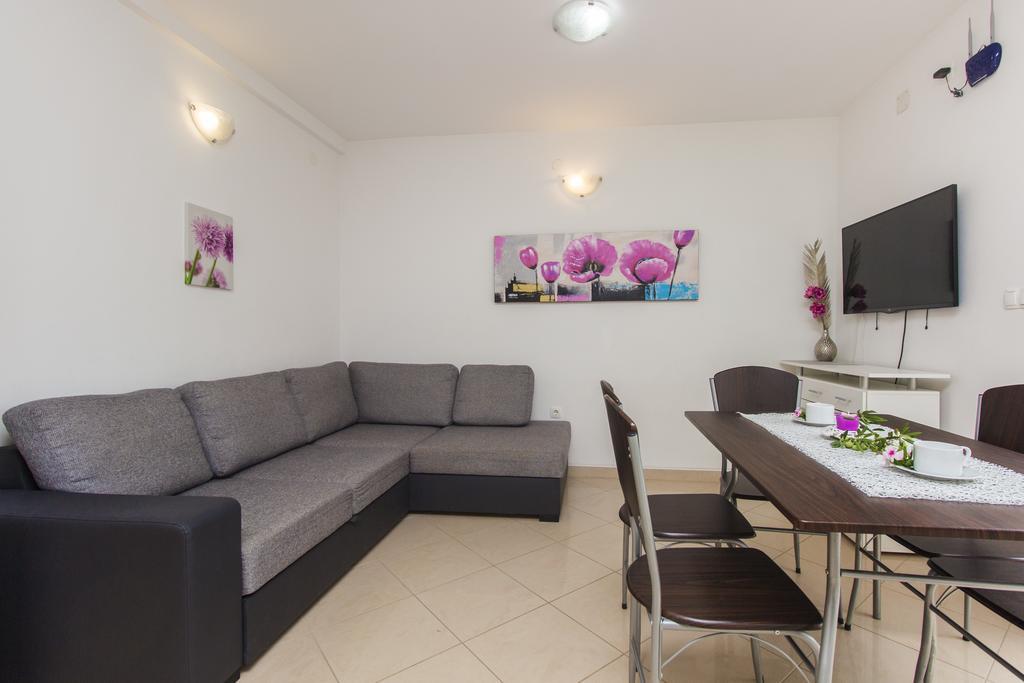 Miki & Roza Apartment